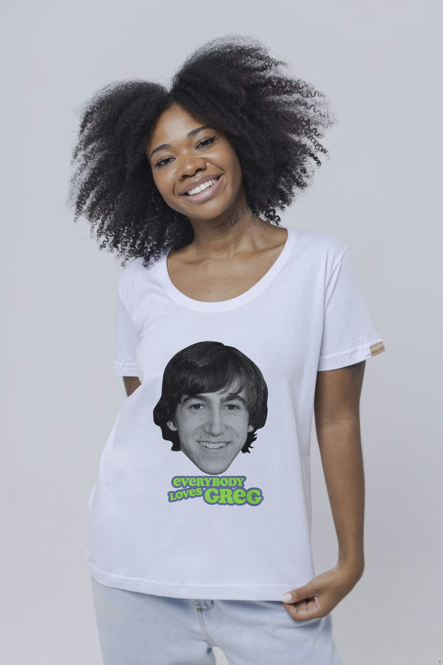 Camiseta Everybody Loves Greg - Camiseta Estampada de T.M.O.C. [Compre 2 Camisetas por R$37/Cada]