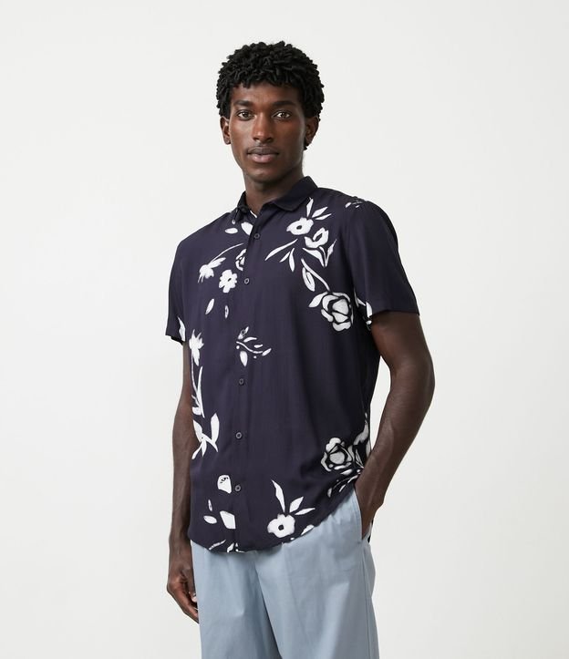 Camisa Slim em Viscose com Estampa Floral - Masculina