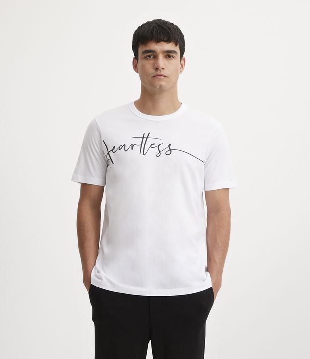 Camiseta Slim Em Algodão Com Lettering Heartless Branco Neve