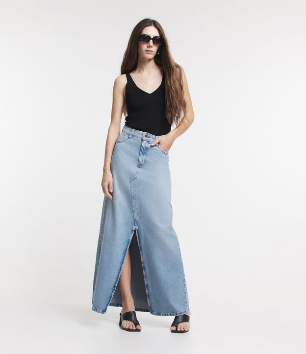 Saia Longa Reta Em Jeans Com Fenda Central E Contraste Triangular